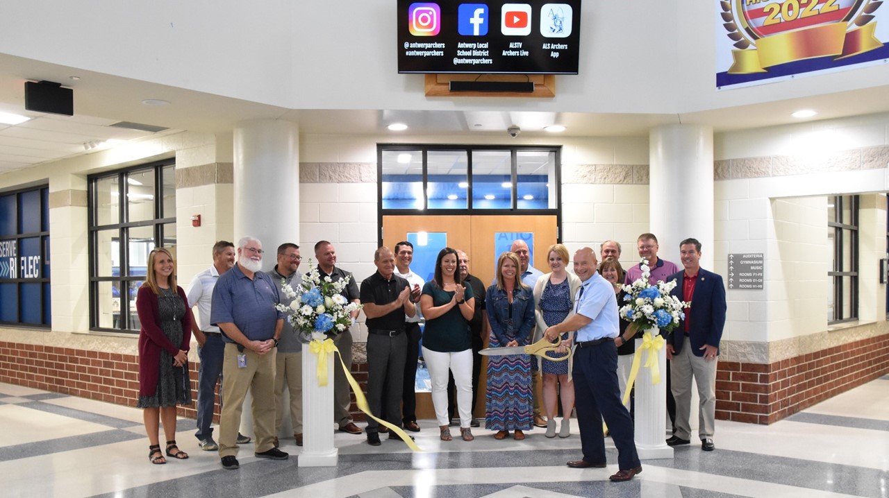 ribbon cutting for Innovation and Aquaponics Center Grand Opening