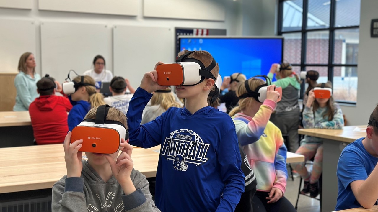 fifth graders using VR goggles